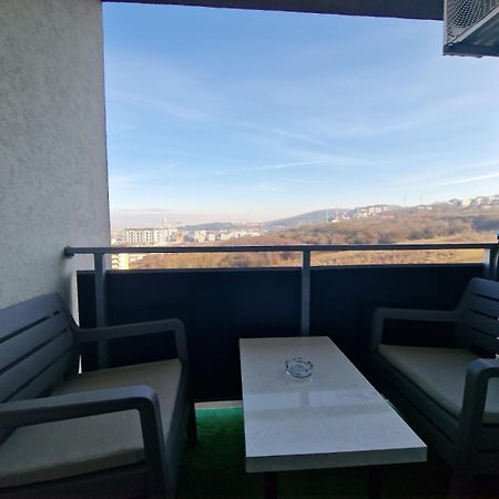 Gray Apartment Nearby Amethyst & Vivo Mall Floresti  Exterior photo